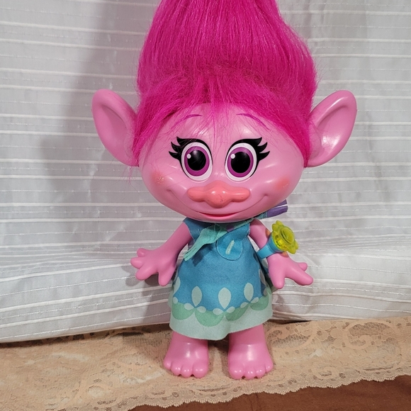 Poppy Troll-  Talking singing and light up doll - Picture 1 of 2